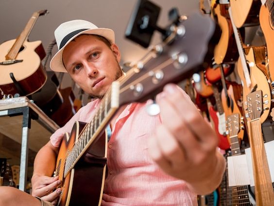 Top 10 gatunków muzycznych, które musisz poznać – przewodnik po światowych brzmieniach