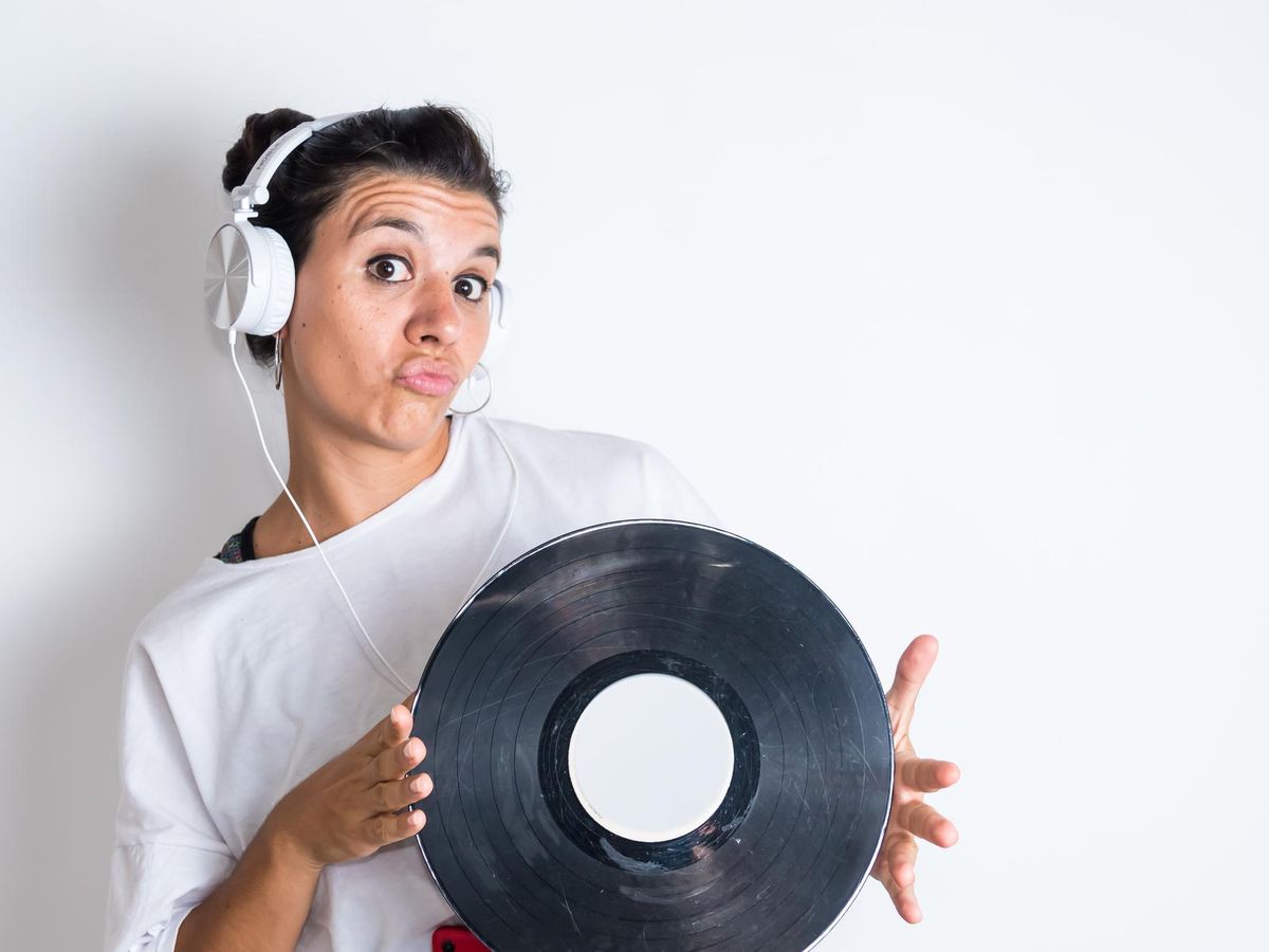 Jak muzyka wspiera radzenie sobie z emocjami – przykład serwisu depresja1.pl
