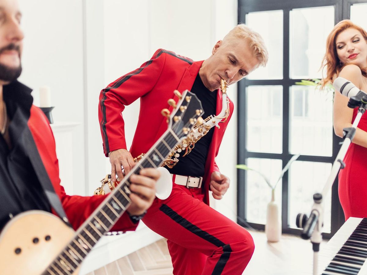 Jak muzyka tworzy magię ślubnych ceremonii – najlepsze utwory na każdą chwilę