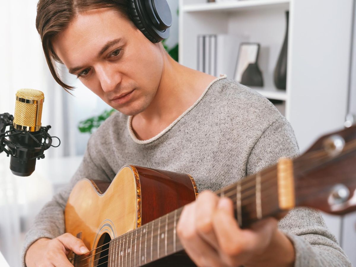 Jak muzyka kształtuje stylizację i wyrażanie siebie przez fryzury artystów scenicznych