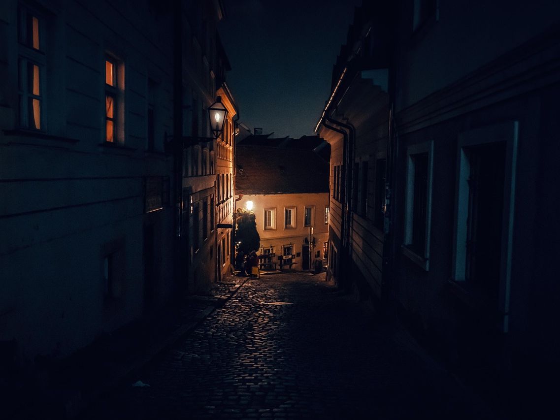 Ile odcinków ma serial Król i jak jest skonstruowany?