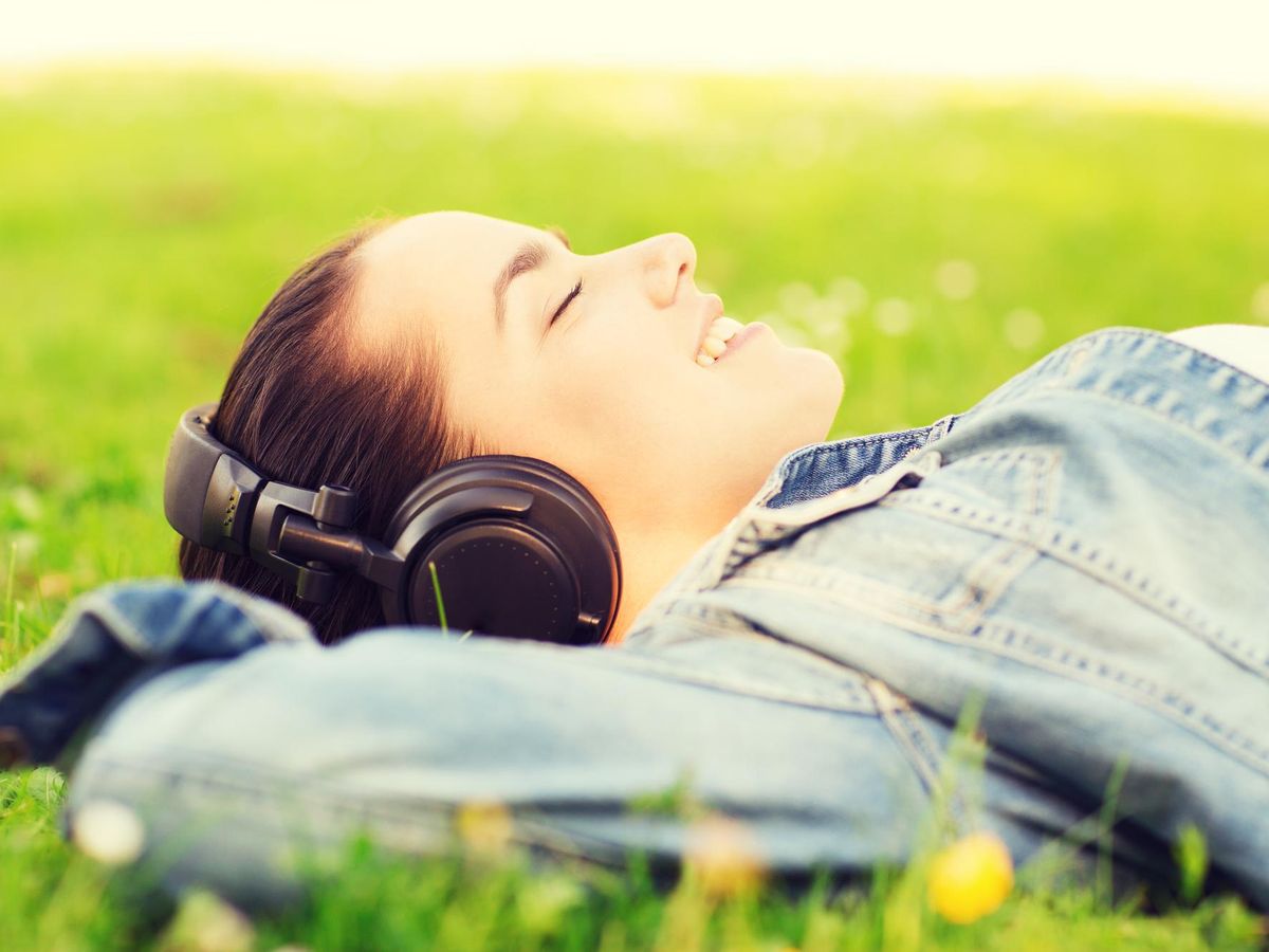 Jak muzyka wpływa na nasze samopoczucie i postrzeganie wyglądu