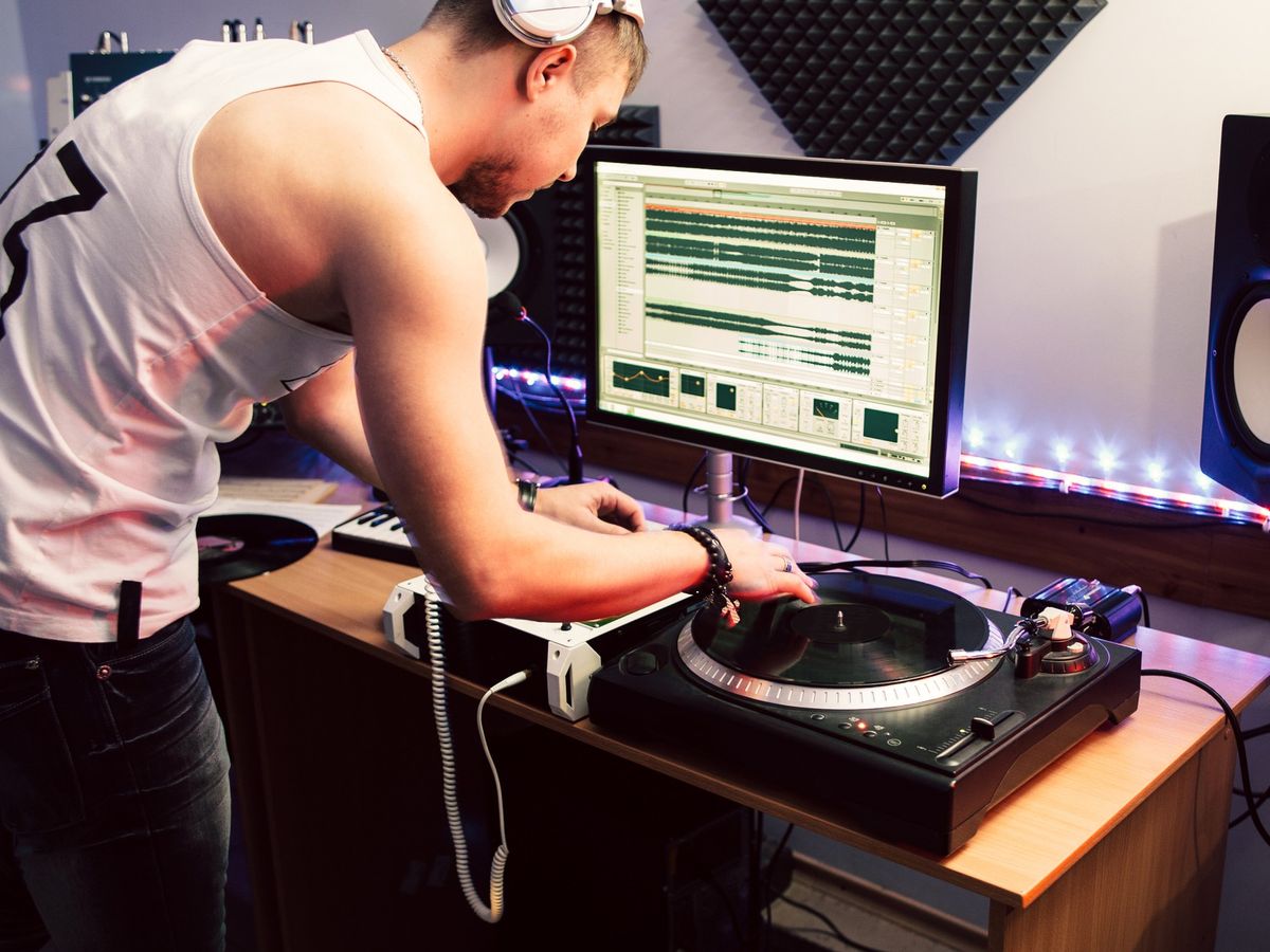 Jak nowoczesne serwisy muzyczne zmieniają odkrywanie nowych talentów online